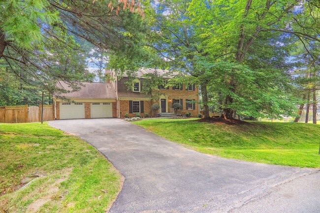 Building Photo - 5 BR 4.5 BA home with inground heated pool and extensive hardscape!