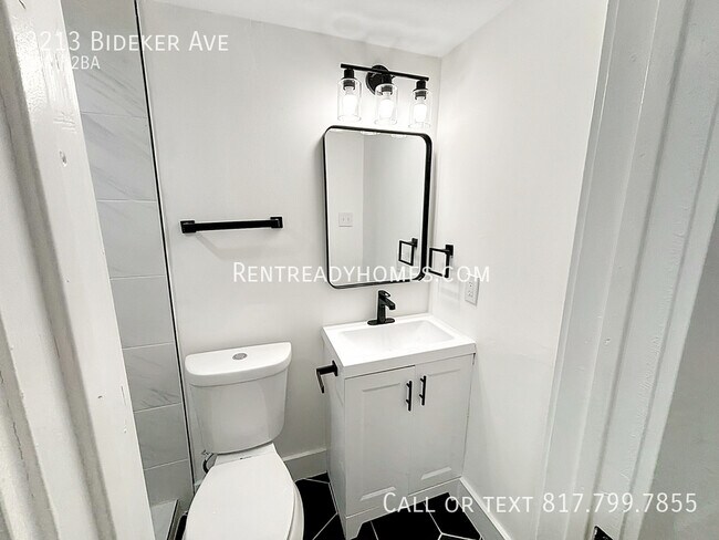 Building Photo - 3213 Bideker Ave
