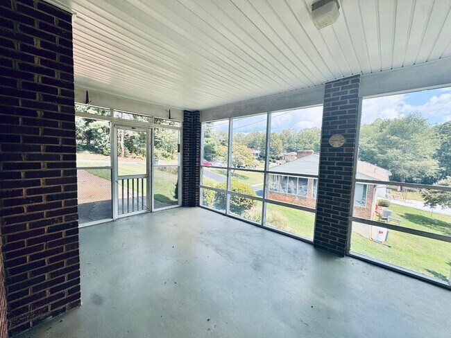 Building Photo - 5712 Kanawha Rd