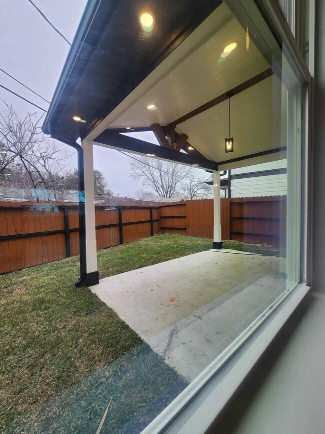 Building Photo - 1002 Natchez Ave