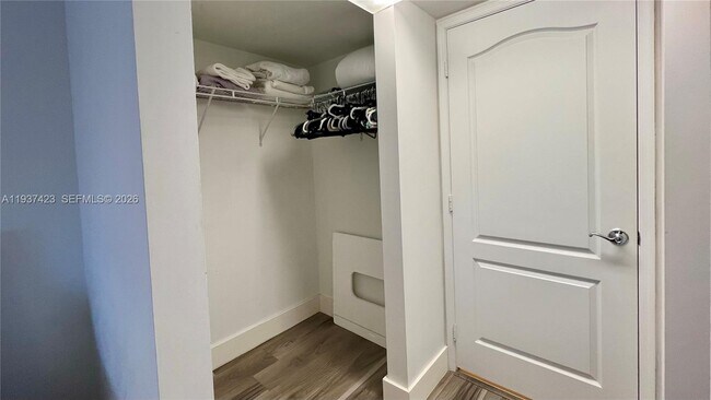 Building Photo - 1200 Brickell Bay Dr