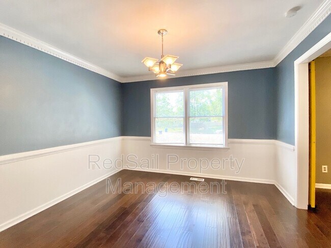 Building Photo - 802 Tiverton Pl