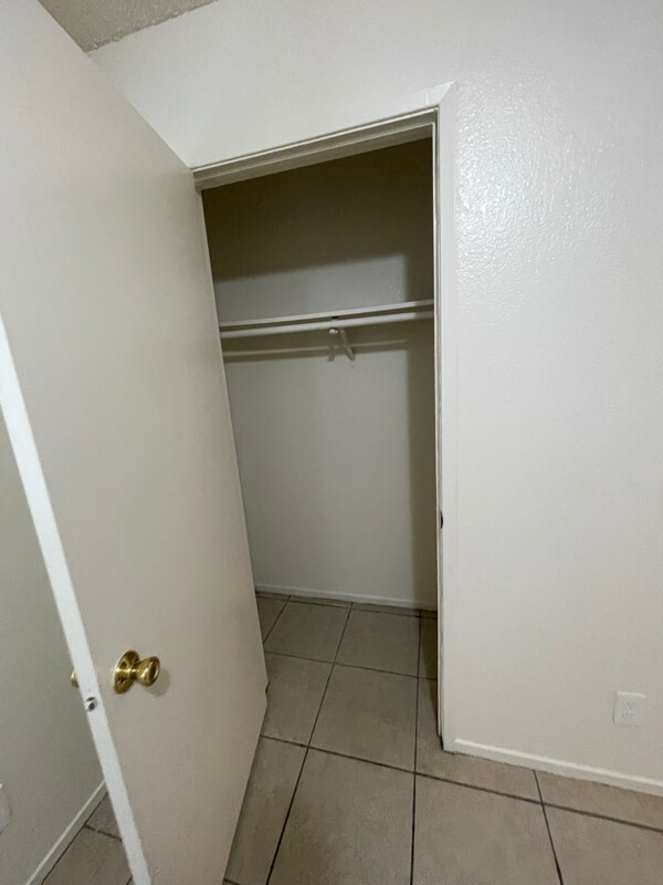 Building Photo - 429 S Backer Ave