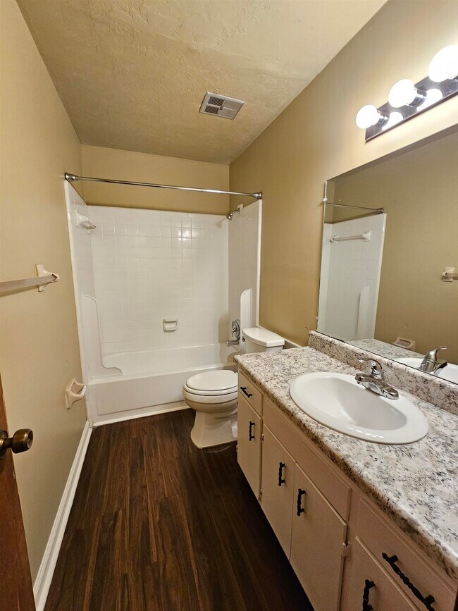 Building Photo - 196 Locke St