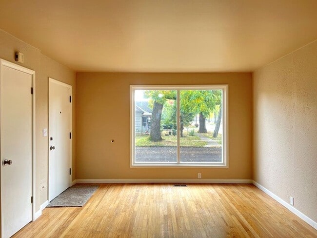 Building Photo - 2Bd/1Ba Single Story House w/ Basement - A...