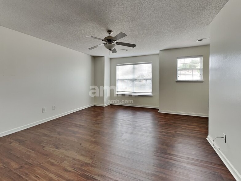 Building Photo - 211 Juniper Leaf Way