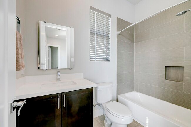 Building Photo - 5622 Kiam St