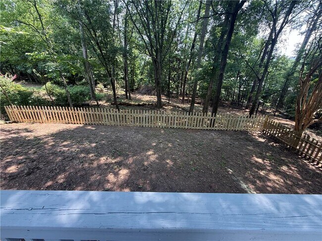Building Photo - 2404 Elmwood Cir SE