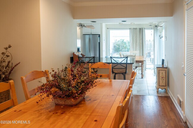 Building Photo - 480 Staffa St