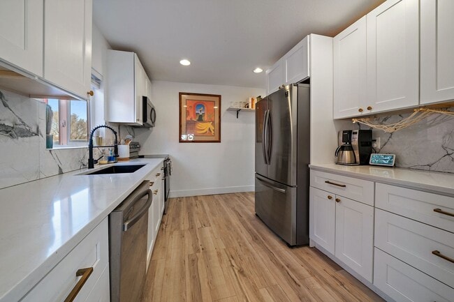 Building Photo - Charming 3 Bedroom Home Near Sloan's Lake