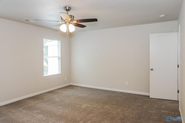 Building Photo - 204 Farmington Dr