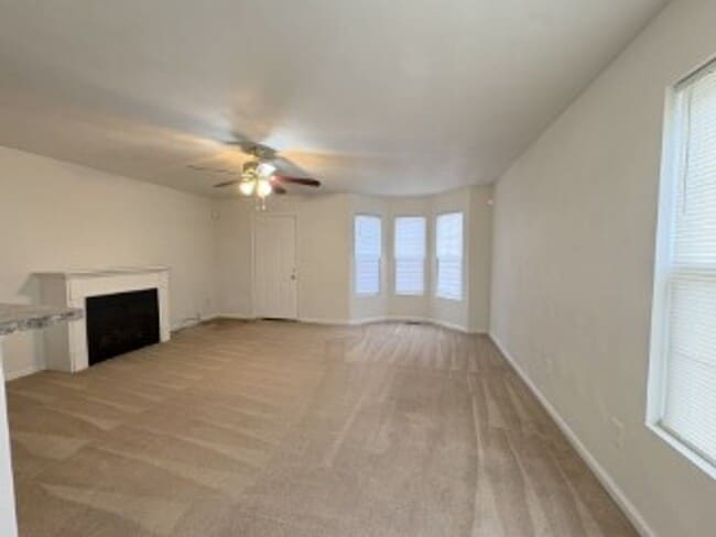 Building Photo - Huntersville