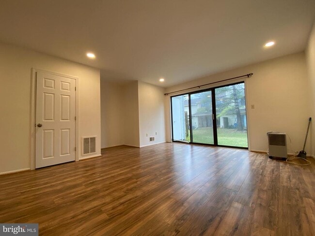 Building Photo - 6 Latta Ct