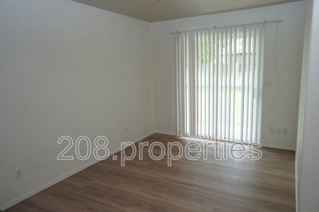 Building Photo - 46 3rd St
