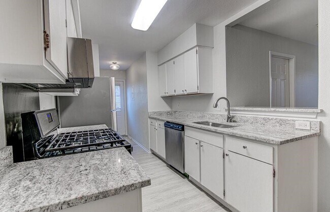 Building Photo - 12302 Deer Falls Dr