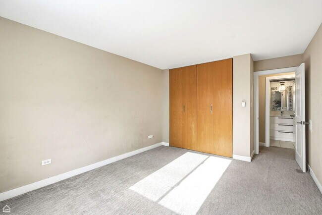 Building Photo - 250 Ridge Ave