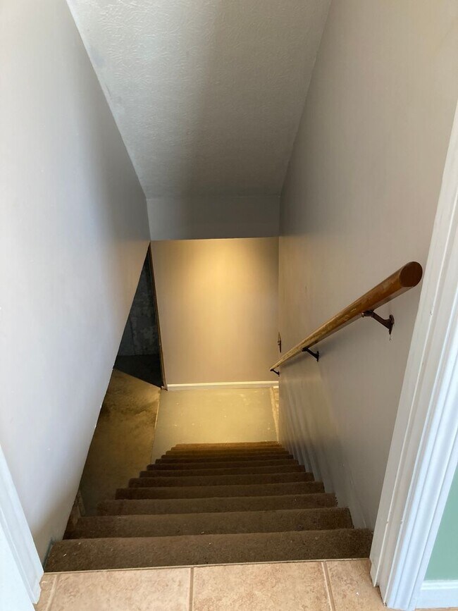 Building Photo - **Backyard offers Country Setting in City Limits**