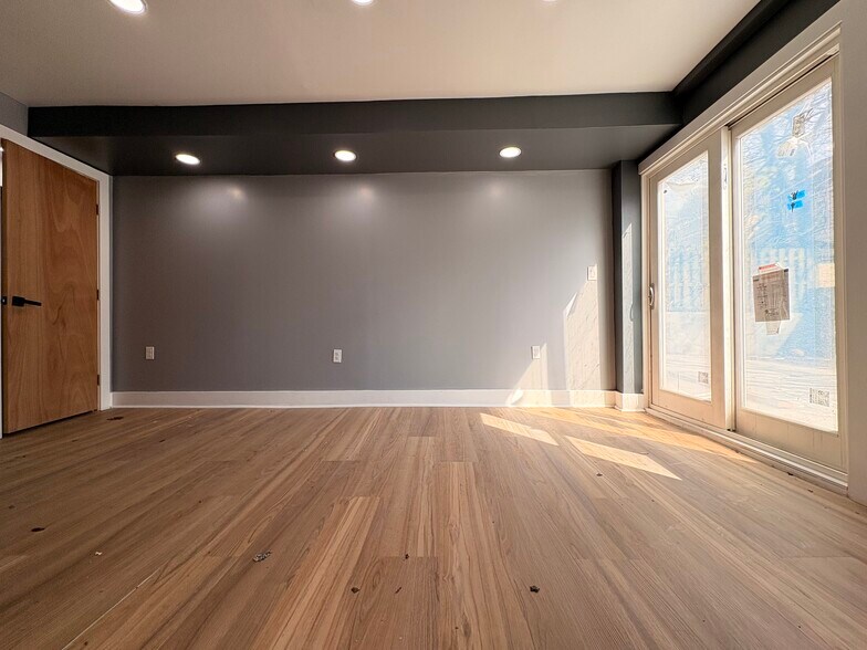 Building Photo - 5834 Phillips Ave