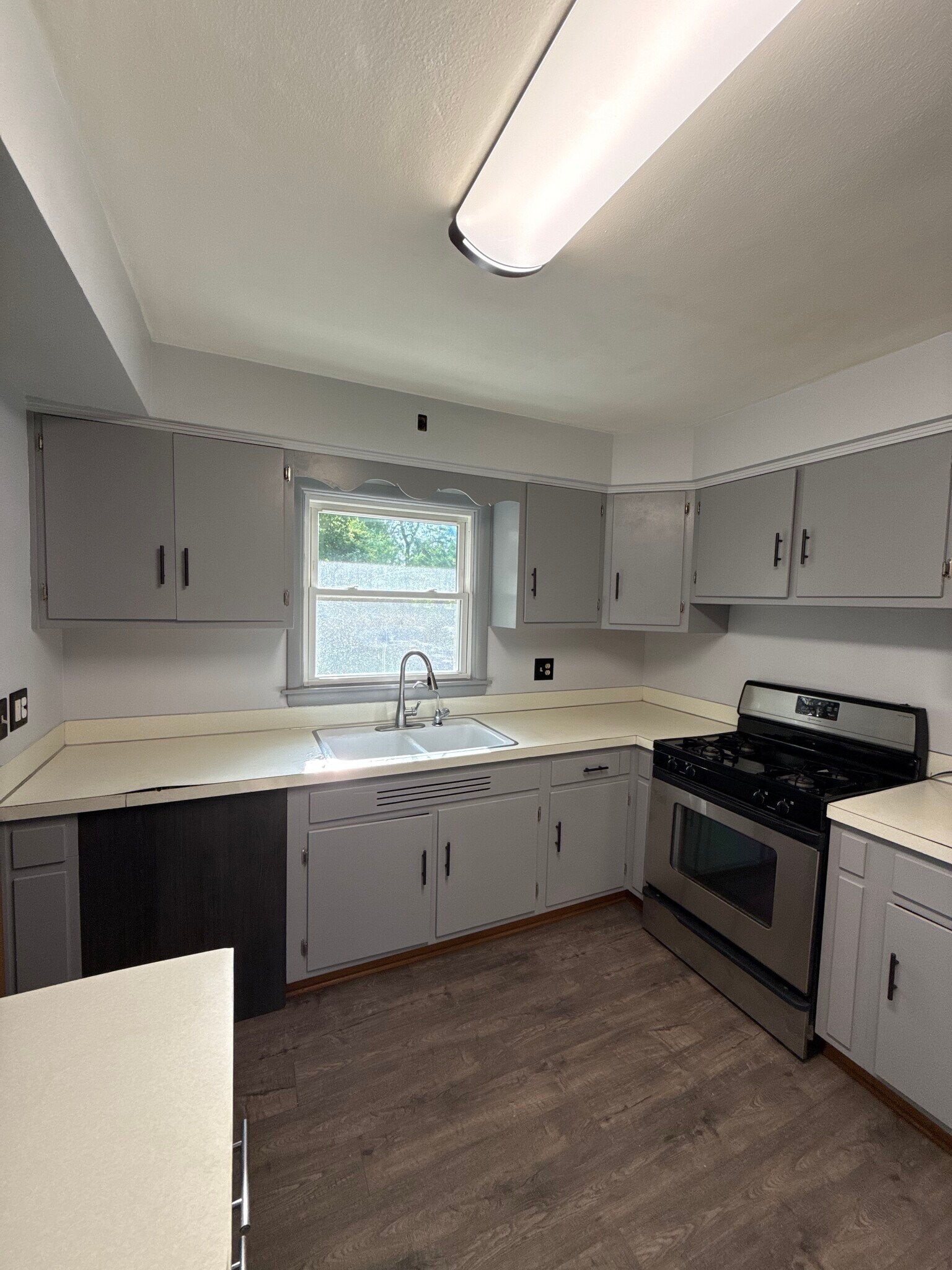 Building Photo - 419 Roland Ave