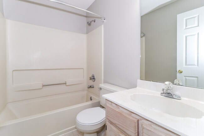 Building Photo - 784 Breeze Way