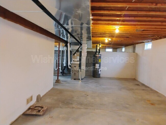 Building Photo - 2348 N 1200th Ave