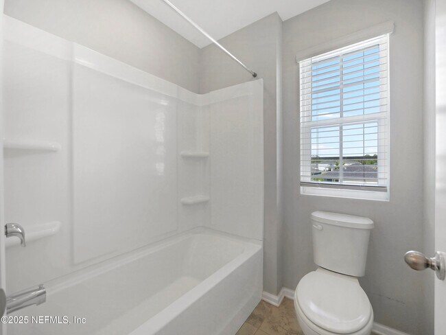 Building Photo - 597 Meadow Ridge Dr
