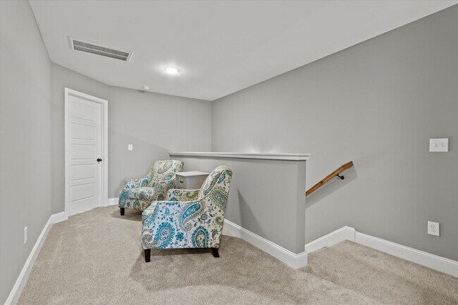 Building Photo - Fully Furnished and Move-In Ready! Flexible Lease Options Available!