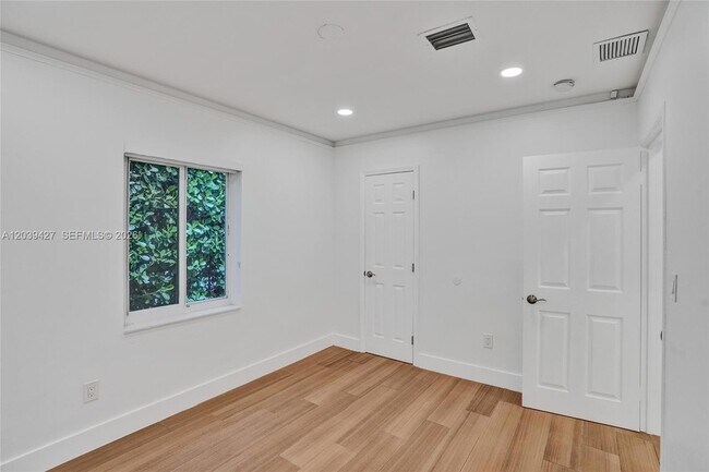 Building Photo - 213 NE 43rd St