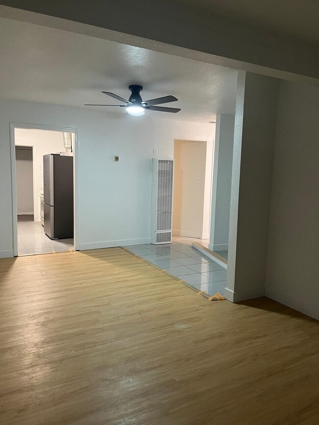 Building Photo - 384 N Westside St