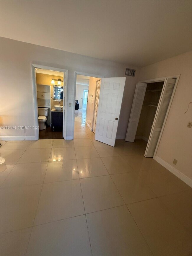 Building Photo - 467 Golden Isles Dr