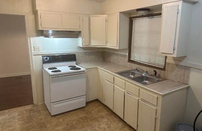 Building Photo - 2763 Emerald Dr