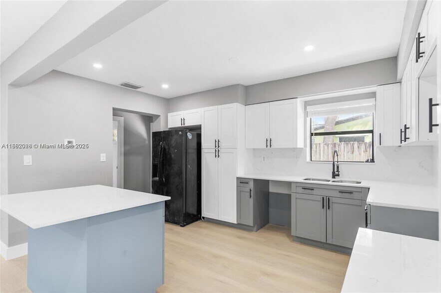 Building Photo - 3801 N 66th Ave