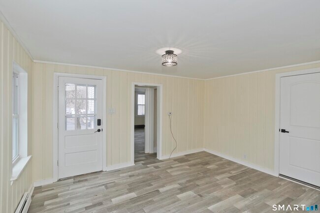 Building Photo - 47 Maple Ave