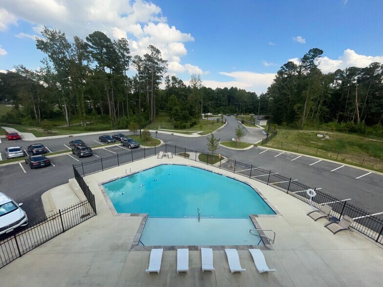 Building Photo - The Crossing Apartments