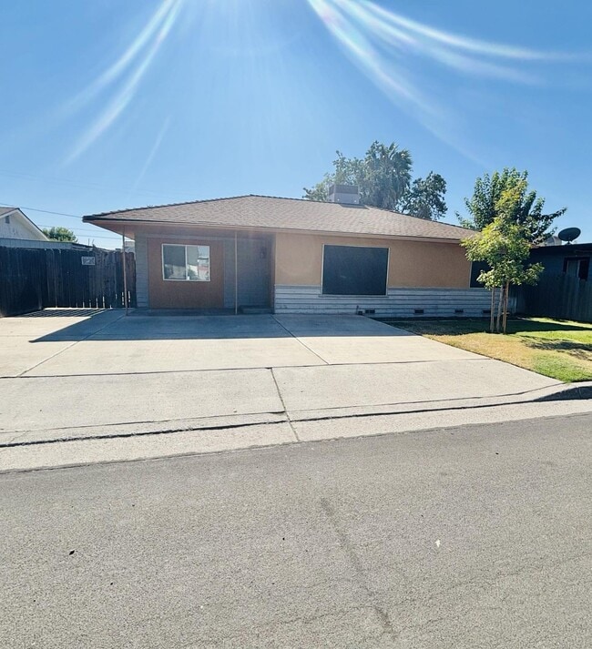 Building Photo - 1807 N 11th Ave