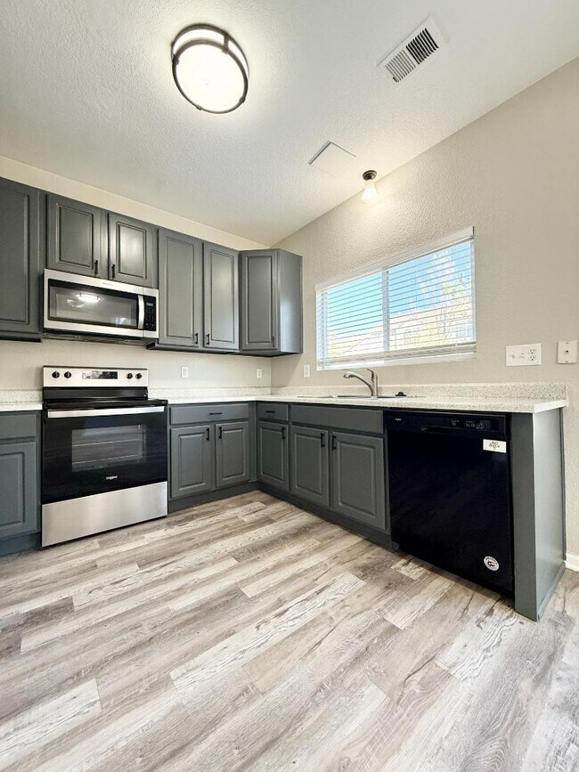 Building Photo - 14837 E 118th Ave