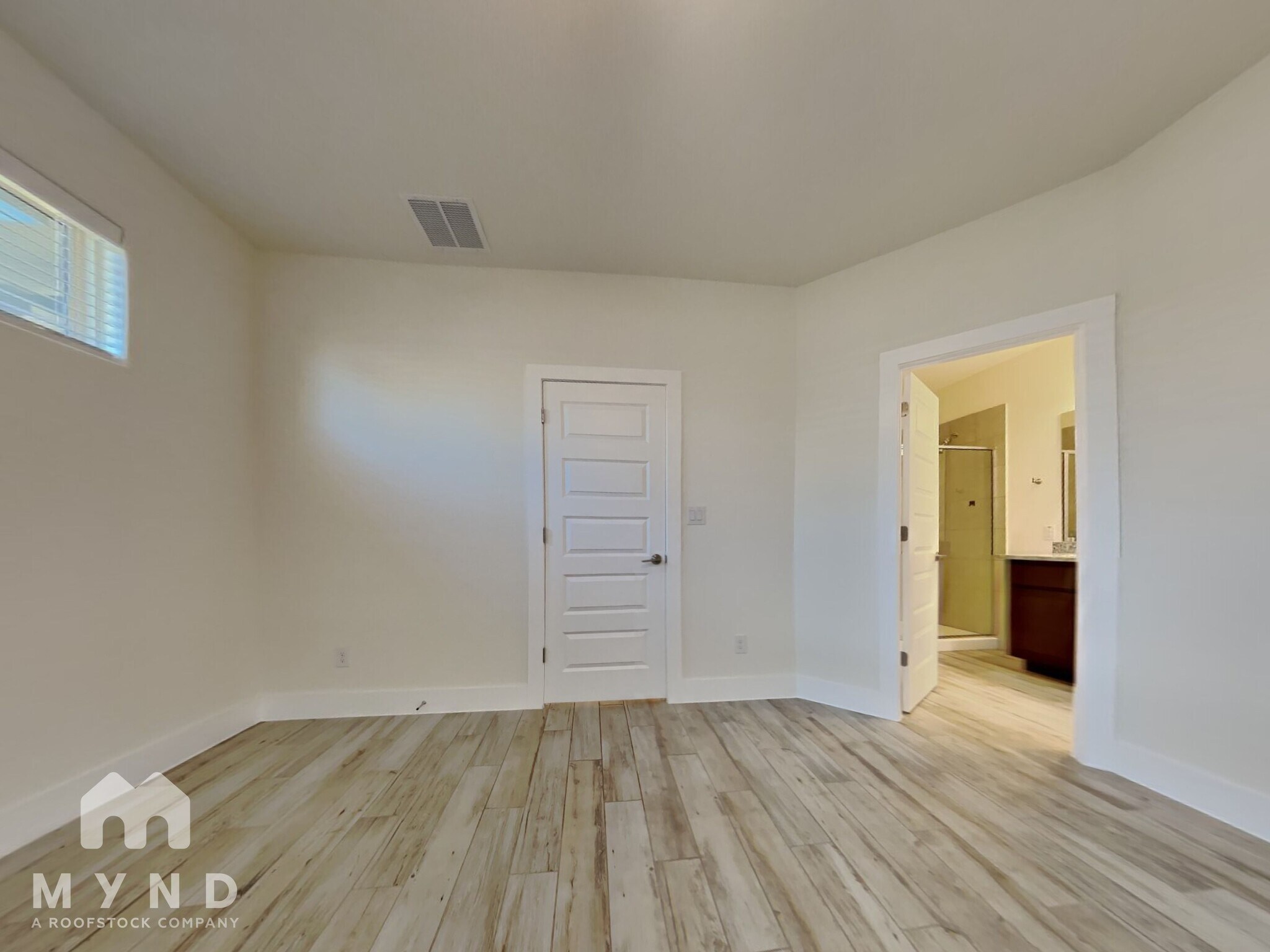 Building Photo - 407 Parkline Dr