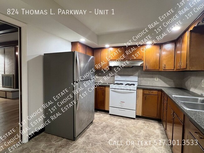 Building Photo - 2-BDR 2-BTH ApT w/ Fireplace, Laundry, AC,...