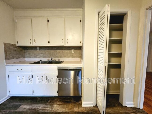 Building Photo - 105 Evora St