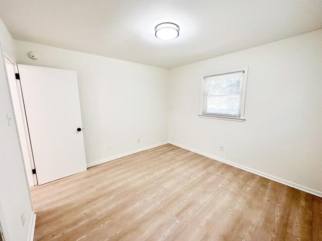 Building Photo - 815 Dana Pl