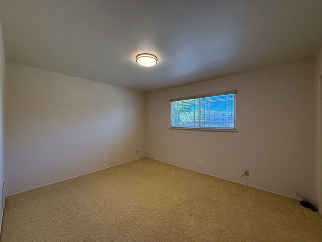 Building Photo - 735 Patterson Rd