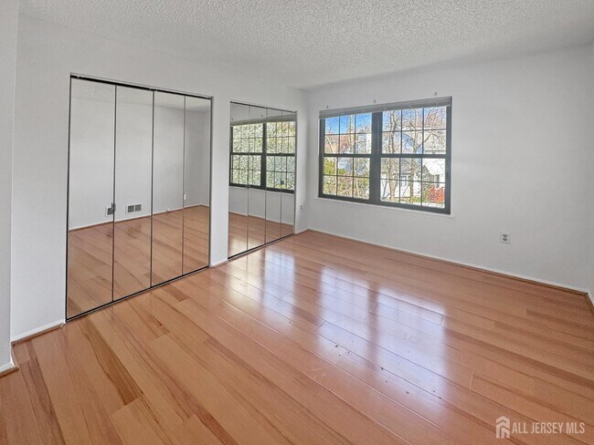 Building Photo - 481 Danbury Ln