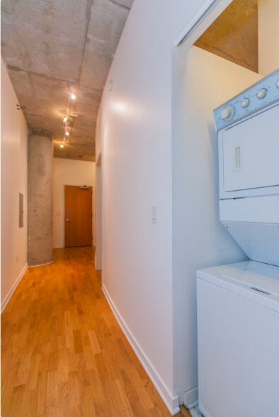In Unit Washer & Dryer - 700 Larrabee N St