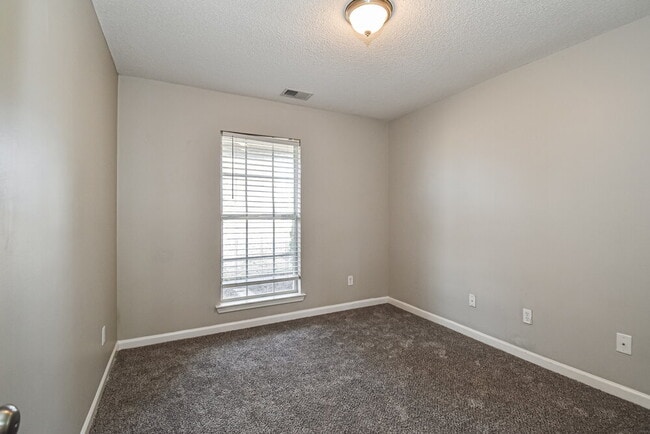 Building Photo - 13231 Braybourne Pkwy