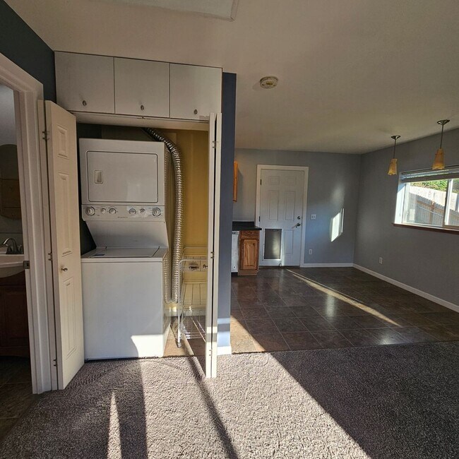Building Photo - Charming 1-Bedroom Home with Spacious Backyard, 2 car garage & Modern Amenities – Pet Friendly!