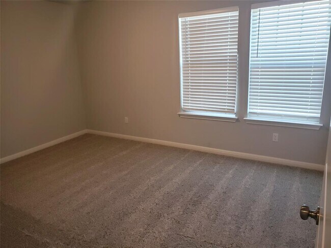 Building Photo - 124 Peruvian Ln