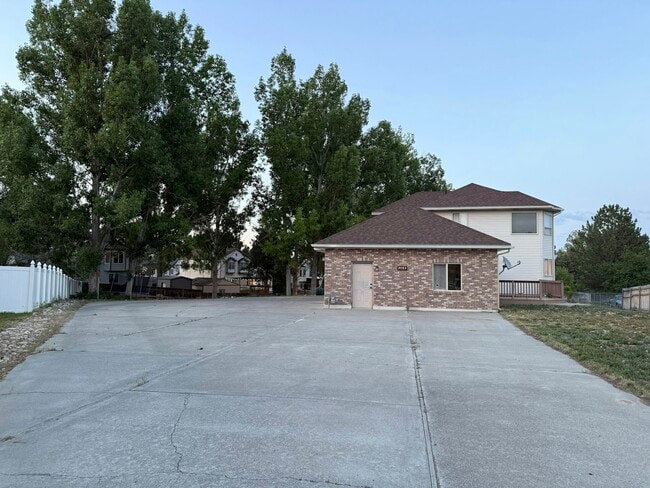 Building Photo - 2092 Colonial Dr