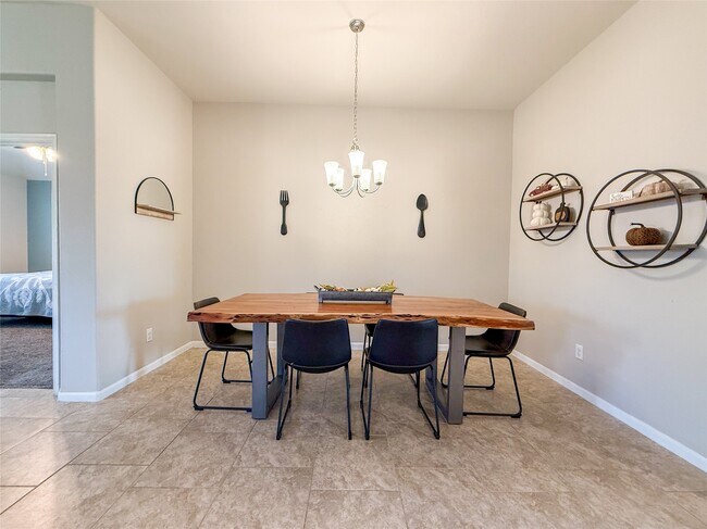 Building Photo - 2513 Kaman Ln