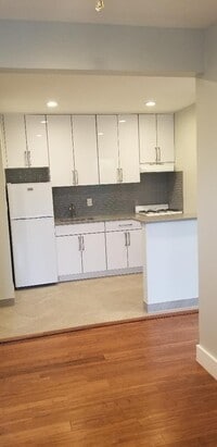 Building Photo - 987 Greene Ave