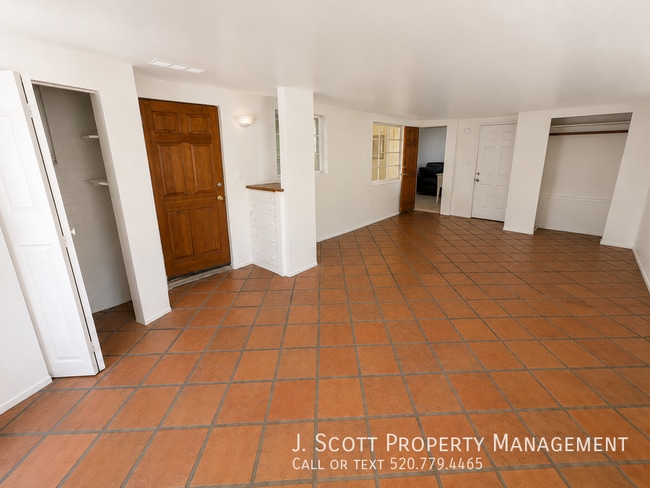 Building Photo - 924 W Mercer Ln